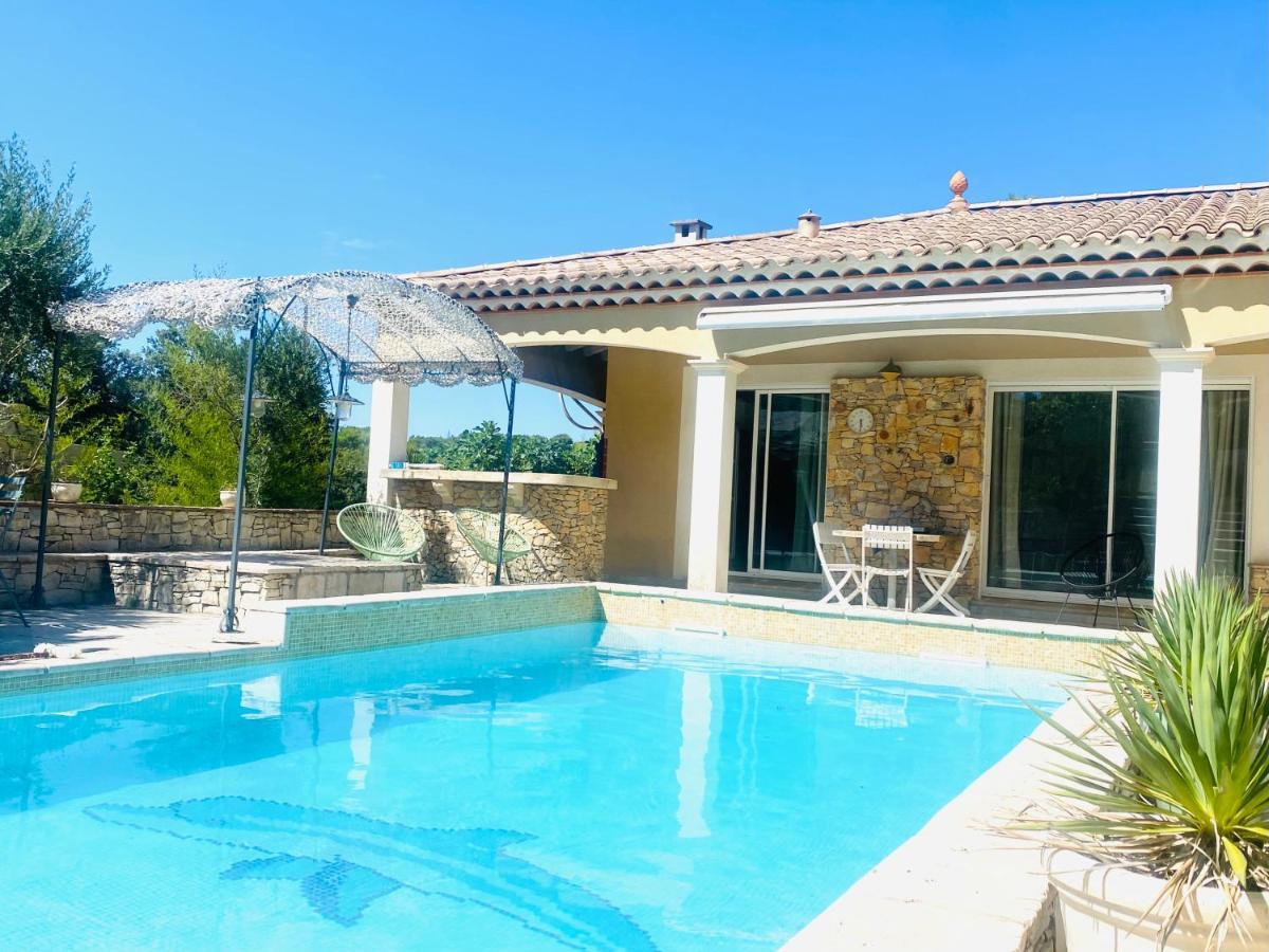Villa Ним Екстериор снимка